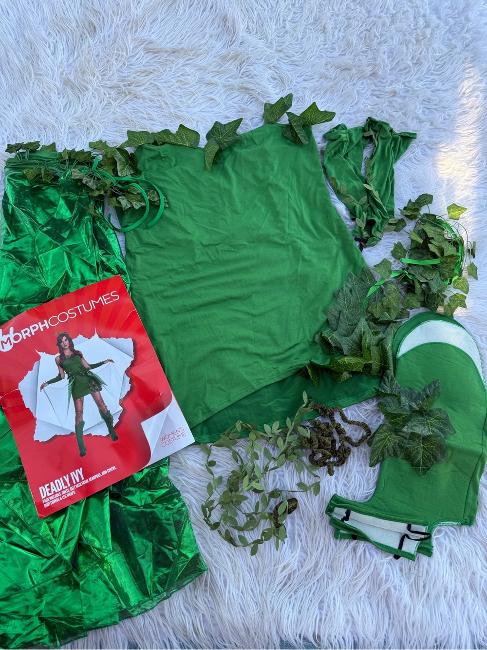 Women’s poison ivy costume (B3)
